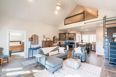Living - 205 Watersedge Dr, Edgemont, AR 72044 photo 2 of 3