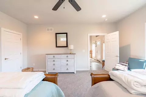 Bedroom - 205 Watersedge Dr, Edgemont, AR 72044 photo 4 of 9