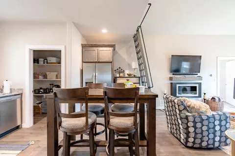 Dining - 205 Watersedge Dr, Edgemont, AR 72044 photo 2 of 3