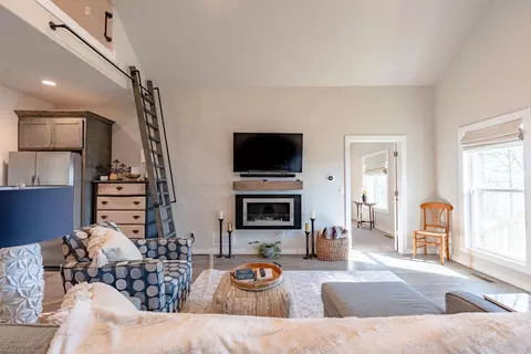 Living - 205 Watersedge Dr, Edgemont, AR 72044 photo 3 of 3