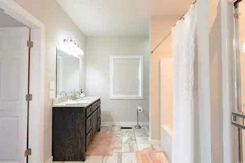 Bath - 207 Watersedge Dr, Edgemont, AR 72044 photo 1 of 4