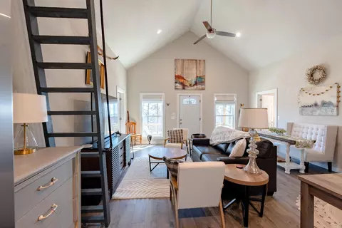 Living - 207 Watersedge Dr, Edgemont, AR 72044 photo 2 of 4