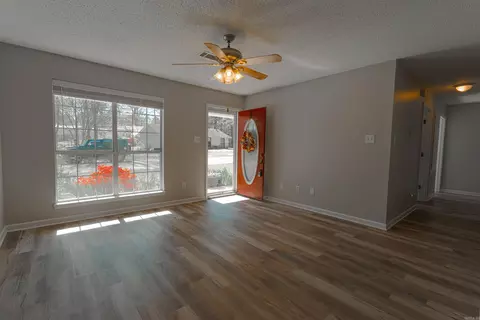 913 Edgehill Dr, Benton, AR 72015 photo 3