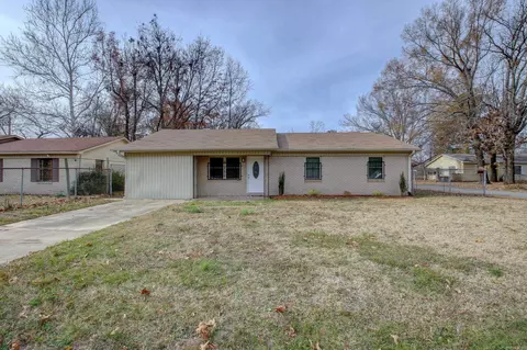 Exterior - 1214 Juniper St, Pine Bluff, AR 71603 photo 1 of 9