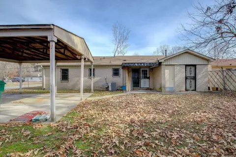 Exterior - 1214 Juniper St, Pine Bluff, AR 71603 photo 7 of 9