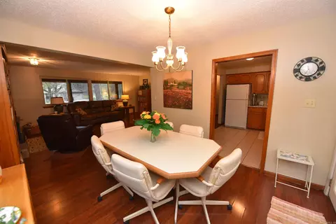 Dining - 105 Daniel Dr, Fairfield Bay, AR 72088 photo 2 of 2