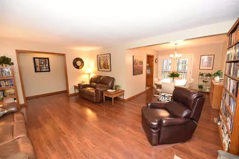 Living - 105 Daniel Dr, Fairfield Bay, AR 72088 photo 6 of 6