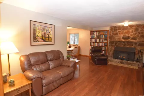 Living - 105 Daniel Dr, Fairfield Bay, AR 72088 photo 2 of 6