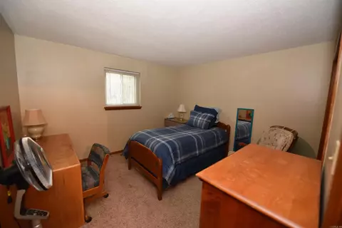 Bedroom - 105 Daniel Dr, Fairfield Bay, AR 72088 photo 3 of 5