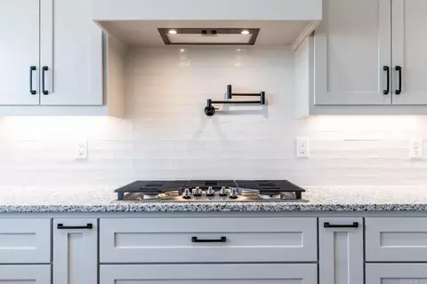 Kitchen - 2470 Medlock, Conway, AR 72034 photo 4 of 5