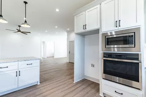Kitchen - 2470 Medlock, Conway, AR 72034 photo 5 of 5