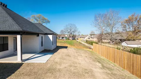 Exterior - 2470 Medlock, Conway, AR 72034 photo 5 of 7
