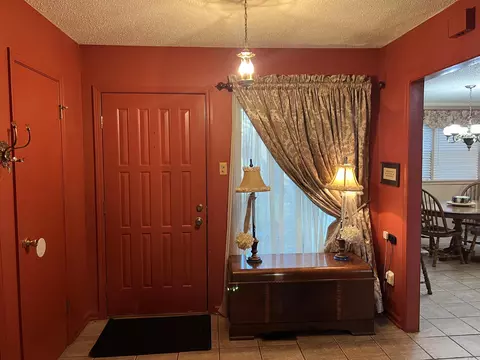 Entry Way - 8440 Victoria Dr, Pine Bluff, AR 71603 photo 1 of 2