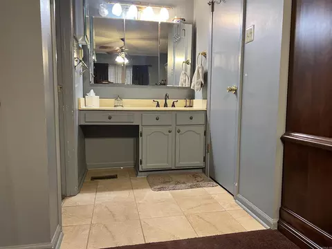 Bath - 8440 Victoria Dr, Pine Bluff, AR 71603 photo 1 of 3