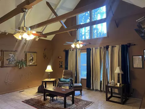 Living - 8440 Victoria Dr, Pine Bluff, AR 71603 photo 4 of 7