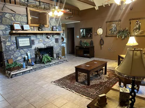 Living - 8440 Victoria Dr, Pine Bluff, AR 71603 photo 5 of 7