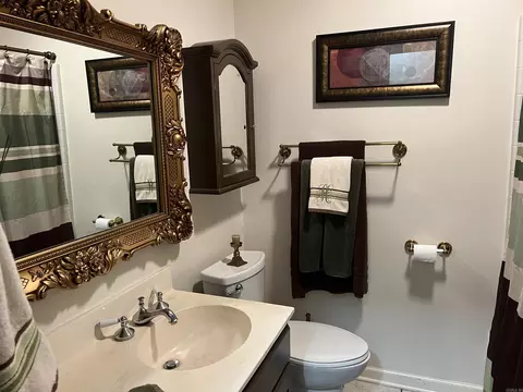 Bath - 8440 Victoria Dr, Pine Bluff, AR 71603 photo 3 of 3