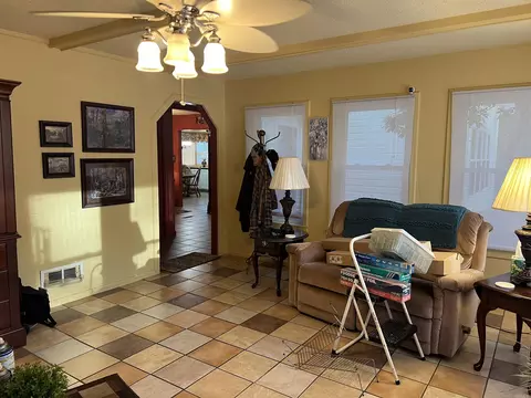 Living - 8440 Victoria Dr, Pine Bluff, AR 71603 photo 6 of 7