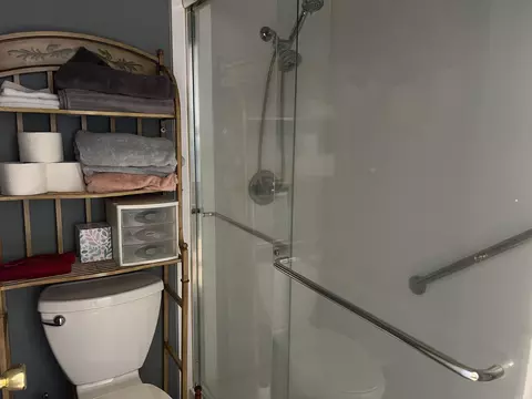 Bath - 8440 Victoria Dr, Pine Bluff, AR 71603 photo 2 of 3