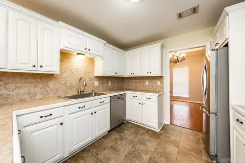 Kitchen - 153 Cinel Loop, Austin, AR 72007 photo 2 of 5
