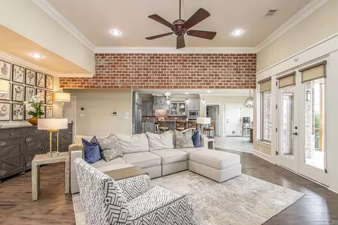Living - 4220 Malibu, Benton, AR 72019 photo 2 of 6