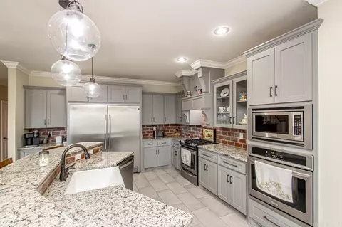 Kitchen - 4220 Malibu, Benton, AR 72019 photo 1 of 3