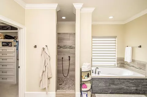 Bath - 4220 Malibu, Benton, AR 72019 photo 4 of 9