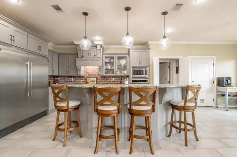 Kitchen - 4220 Malibu, Benton, AR 72019 photo 2 of 3