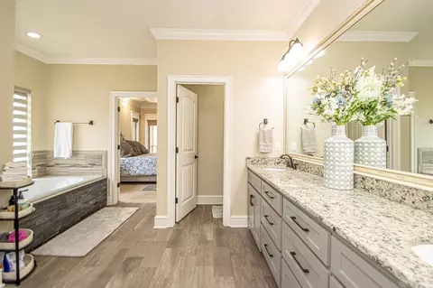 Bath - 4220 Malibu, Benton, AR 72019 photo 5 of 9
