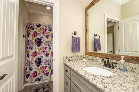 Bath - 4220 Malibu, Benton, AR 72019 photo 7 of 9