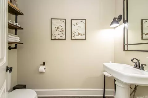 Bath - 4220 Malibu, Benton, AR 72019 photo 2 of 9