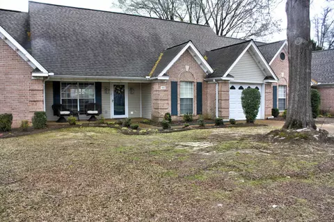 402 Country Squire Ln, Searcy, AR 72143