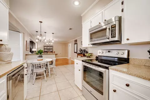 Kitchen - 6 E Post Oak Dr, Conway, AR 72034 photo 5 of 5