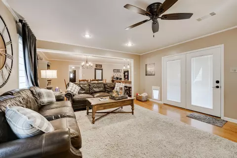 Living - 6 E Post Oak Dr, Conway, AR 72034 photo 4 of 6