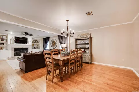 Dining - 6 E Post Oak Dr, Conway, AR 72034 photo 2 of 7