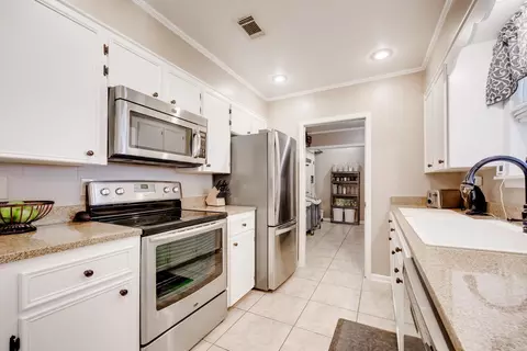 Kitchen - 6 E Post Oak Dr, Conway, AR 72034 photo 3 of 5