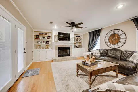 Living - 6 E Post Oak Dr, Conway, AR 72034 photo 1 of 6