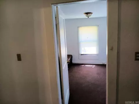 Entry Way - 809 Owens St, Malvern, AR 72104 photo 2 of 3