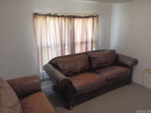 Living - 809 Owens St, Malvern, AR 72104 photo 4 of 4