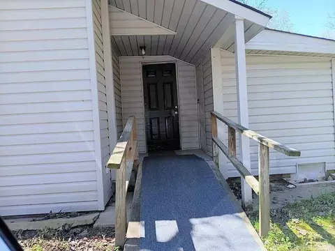 Exterior - 809 Owens St, Malvern, AR 72104 photo 3 of 4