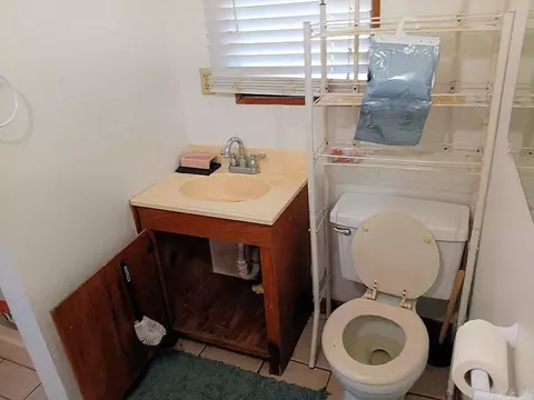 Bath - 809 Owens St, Malvern, AR 72104 photo 1 of 2