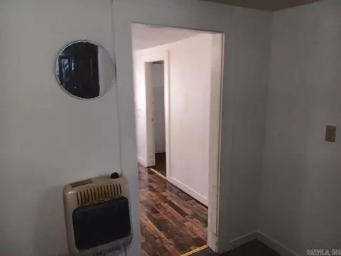 Entry Way - 809 Owens St, Malvern, AR 72104 photo 1 of 3