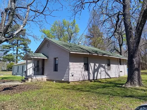 Exterior - 809 Owens St, Malvern, AR 72104 photo 1 of 4