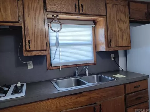 Kitchen - 809 Owens St, Malvern, AR 72104 photo 6 of 6