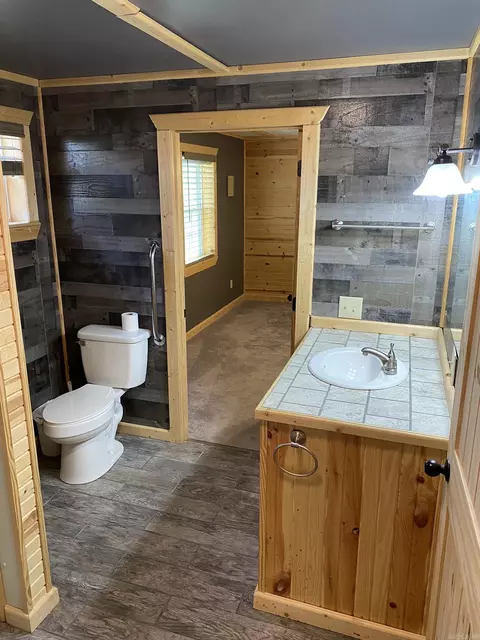 Bath - 3084 Pleasant Grove Rd, Wideman, AR 72585 photo 2 of 4