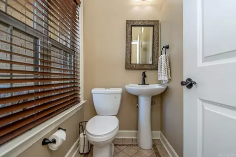 Bath - 4081 Hermitage Dr, Benton, AR 72019 photo 1 of 5
