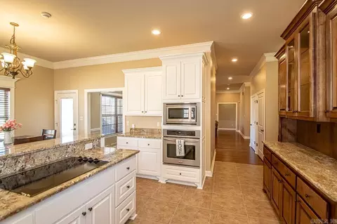 Kitchen - 4081 Hermitage Dr, Benton, AR 72019 photo 4 of 5