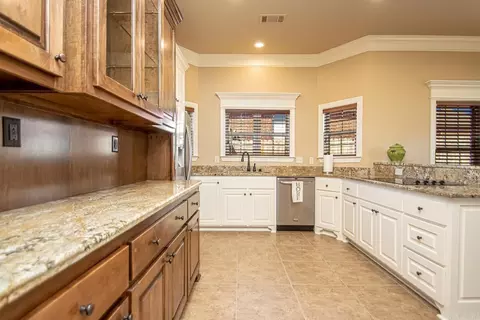 Kitchen - 4081 Hermitage Dr, Benton, AR 72019 photo 2 of 5