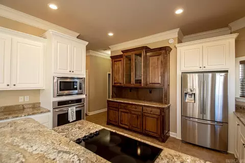 Kitchen - 4081 Hermitage Dr, Benton, AR 72019 photo 3 of 5