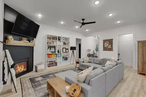 Living - 6 Abbie Ln, Bryant, AR 72022 photo 3 of 3
